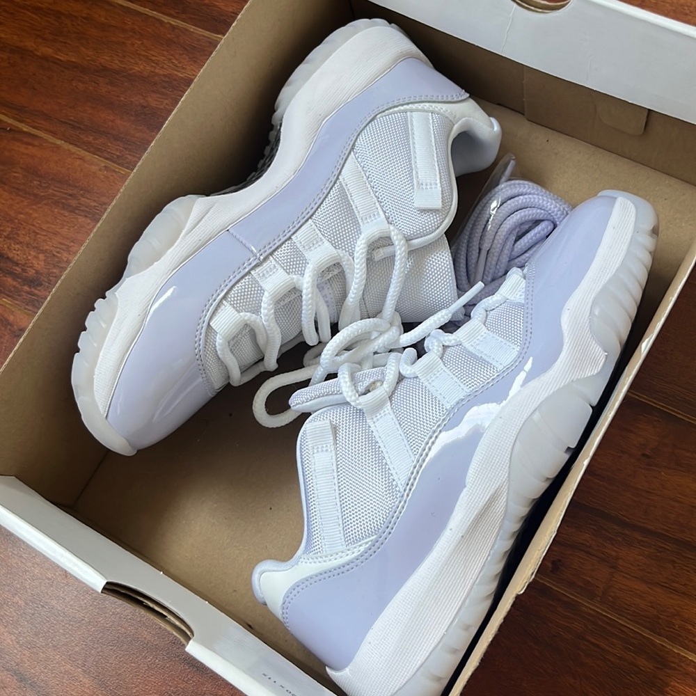 Air Jordan 11 Retro Low Pure Violet